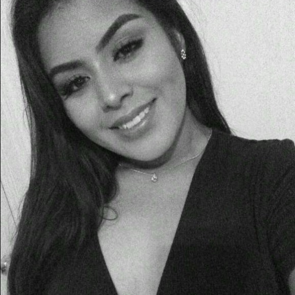 Meet your Posher, Mayra - Picture 1 of 1